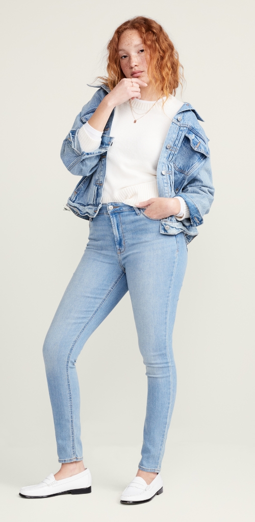 A model in a light wash skinny fit jean.