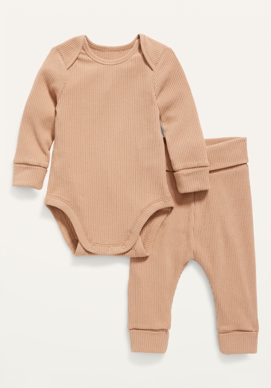 Ensemble composé d’un cache-couche en tricot côtelé à longueur réglable et d’un legging unisexe pour Bébé. 